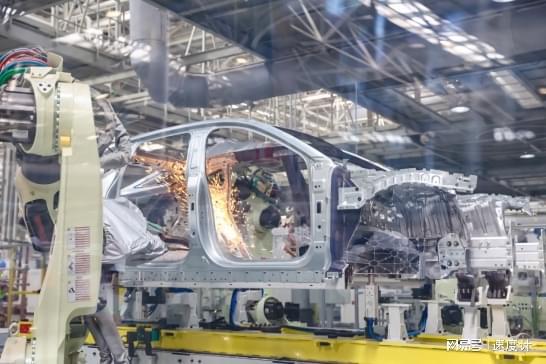 长安启源e07智造奥秘揭秘 擎天柱引领数智未来